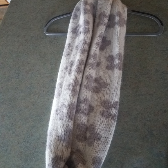 Sale Item❄️Infinity Winter Scarf ❄🎀 - Picture 3 of 4